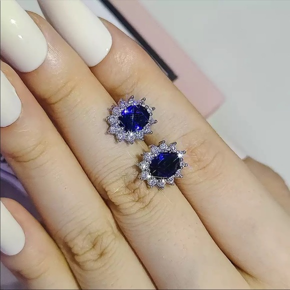 New Women’s 925 Silver Sunflower Sapphire Stud Earrings - Picture 5 of 5